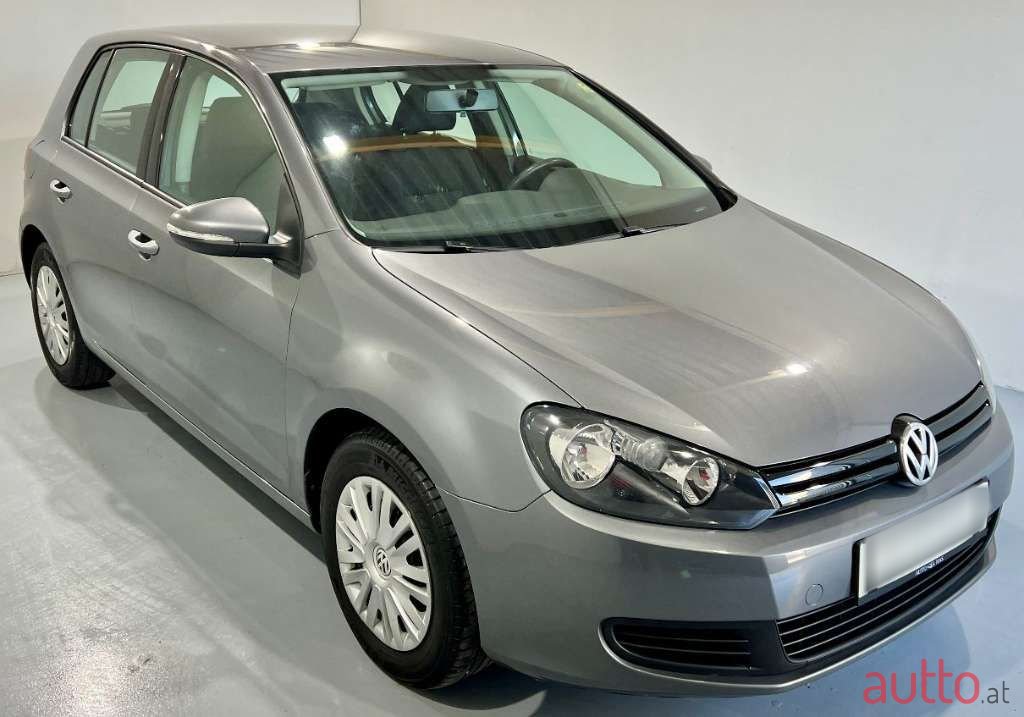 2011' Volkswagen Golf photo #1