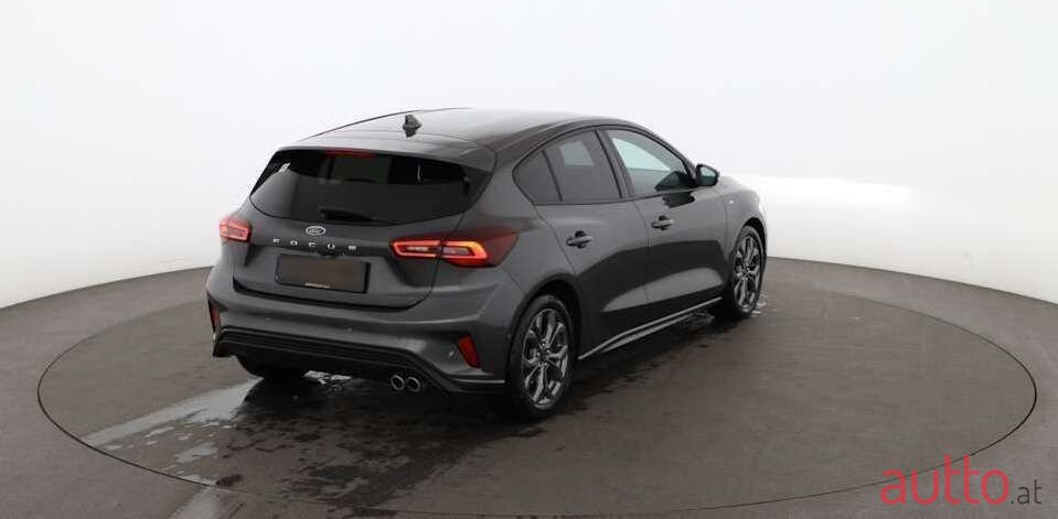 2022' Ford Focus photo #3