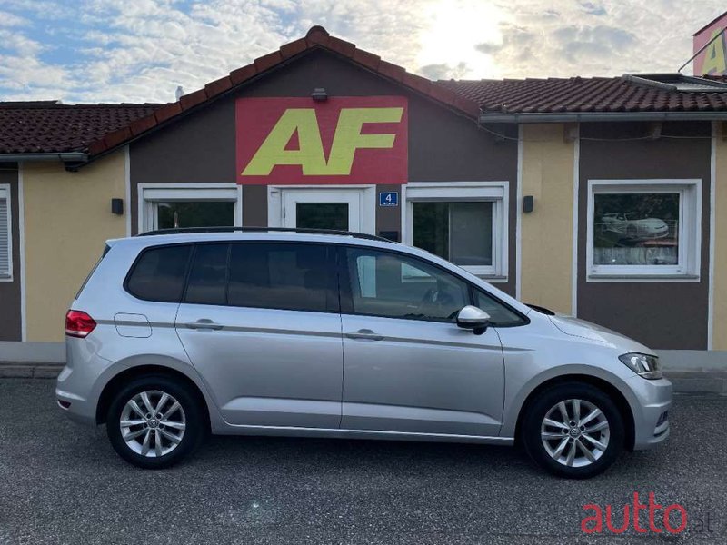 2019' Volkswagen Touran photo #3