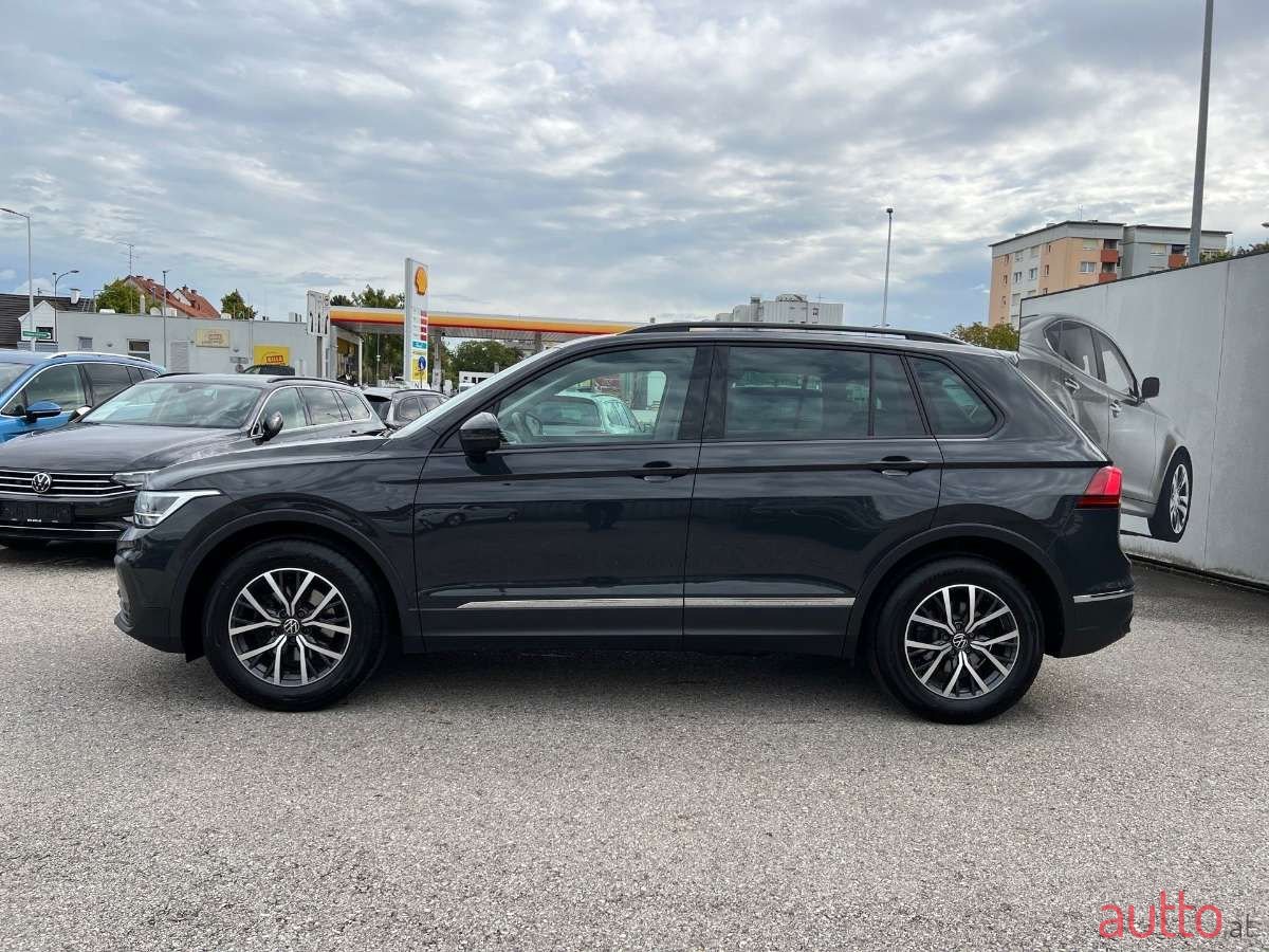 2021' Volkswagen Tiguan photo #6