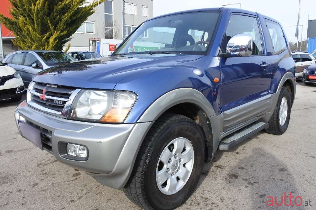 2003' Mitsubishi Pajero photo #2
