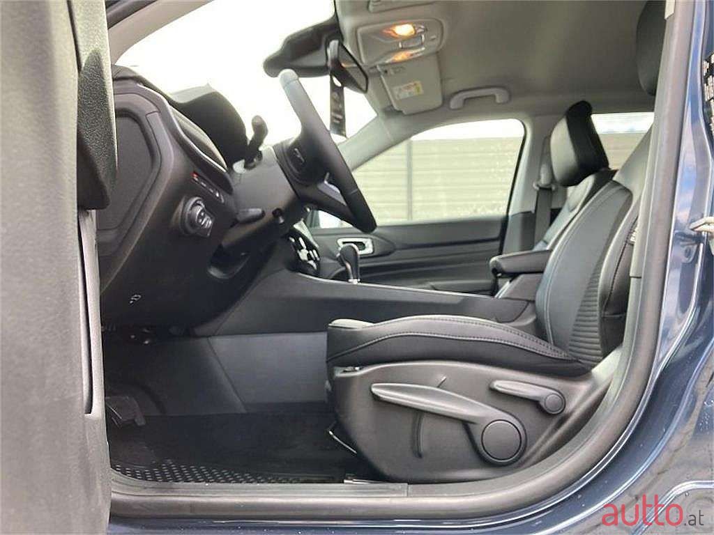 2022' Jeep Compass photo #6