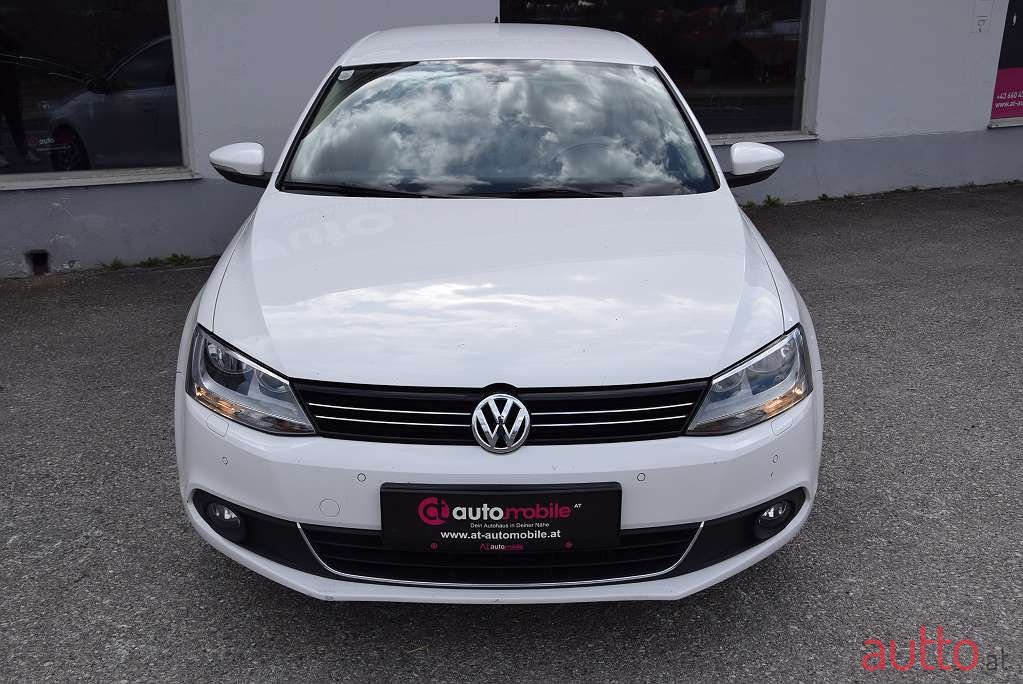 2012' Volkswagen Jetta photo #5