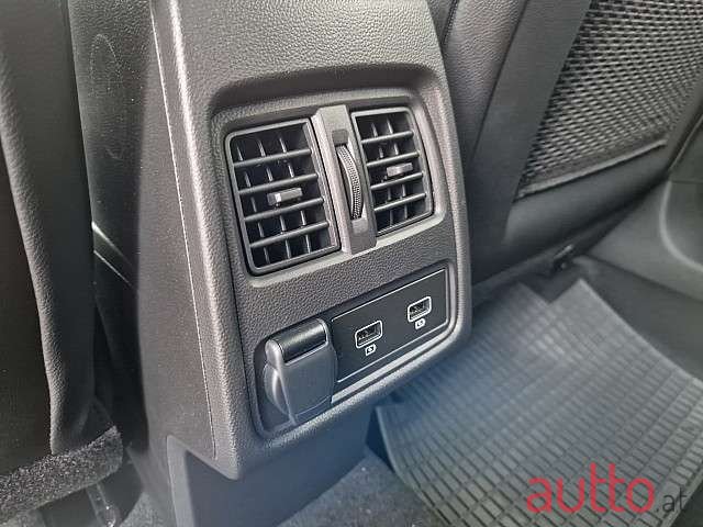 2024' Renault Captur photo #3