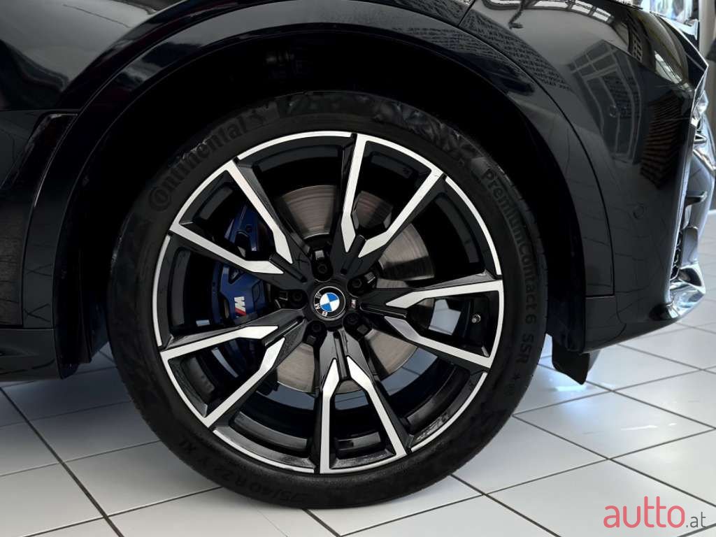 2021' BMW X7 photo #2