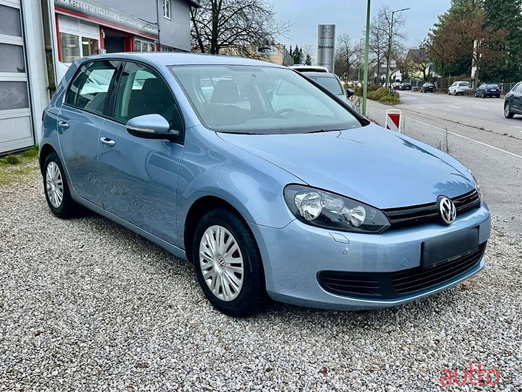 2009' Volkswagen Golf photo #4