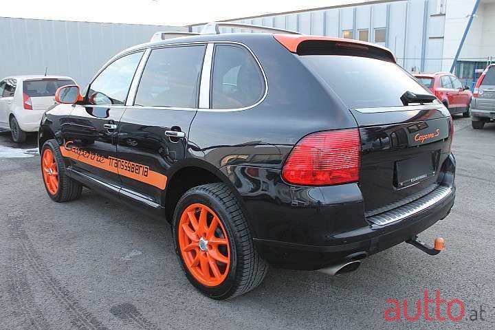 2004' Porsche Cayenne photo #5