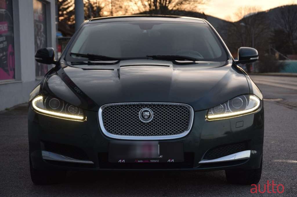 2012' Jaguar XF photo #4