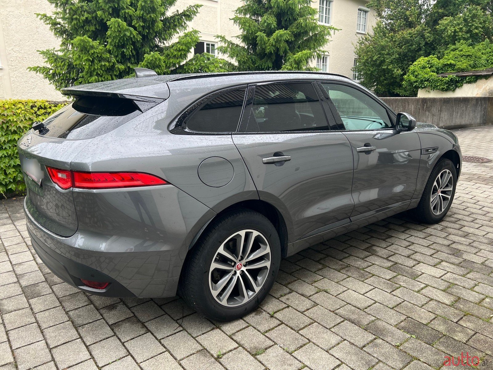 2017' Jaguar F-Pace 20d AWD R-Sport photo #4