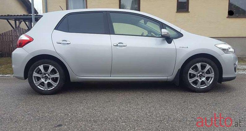 2010' Toyota Auris photo #1
