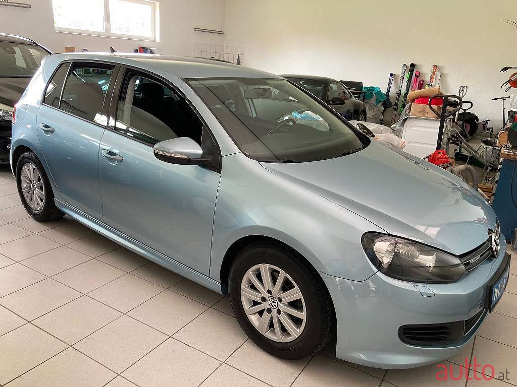 2010' Volkswagen Golf photo #5