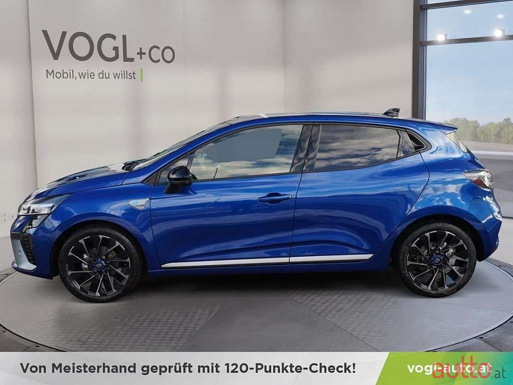2023' Renault Clio photo #2