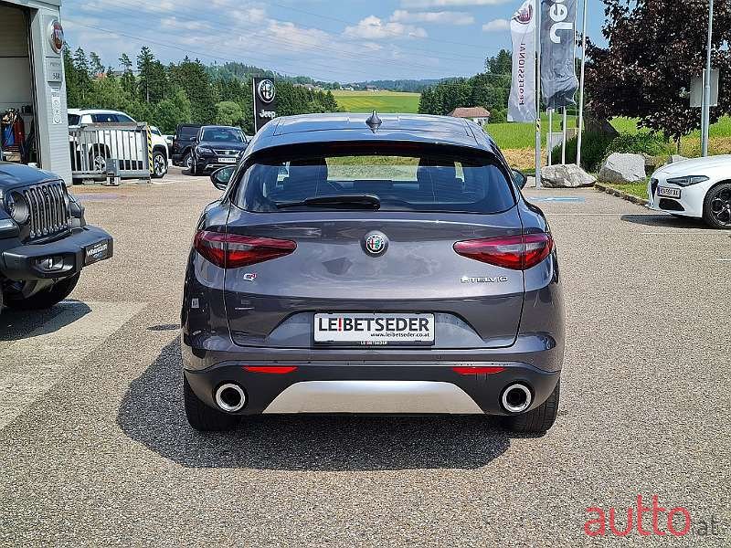 2017' Alfa Romeo Stelvio photo #4