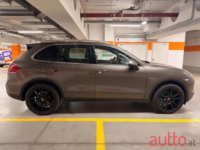 2012' Porsche Cayenne photo #4