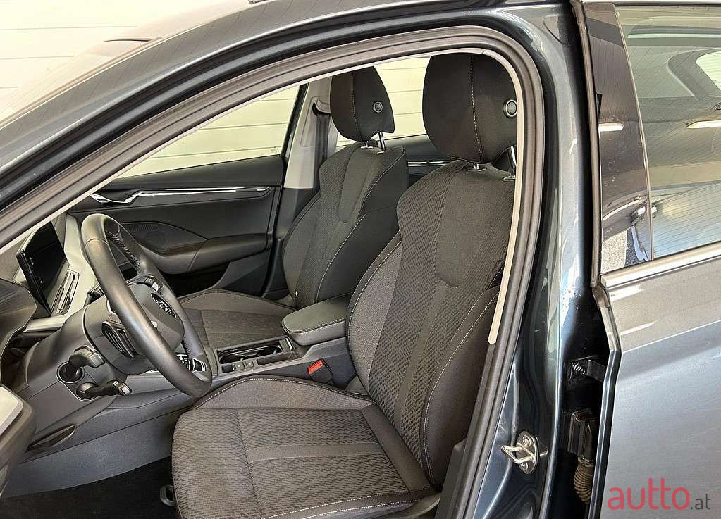 2020' Skoda Octavia photo #6
