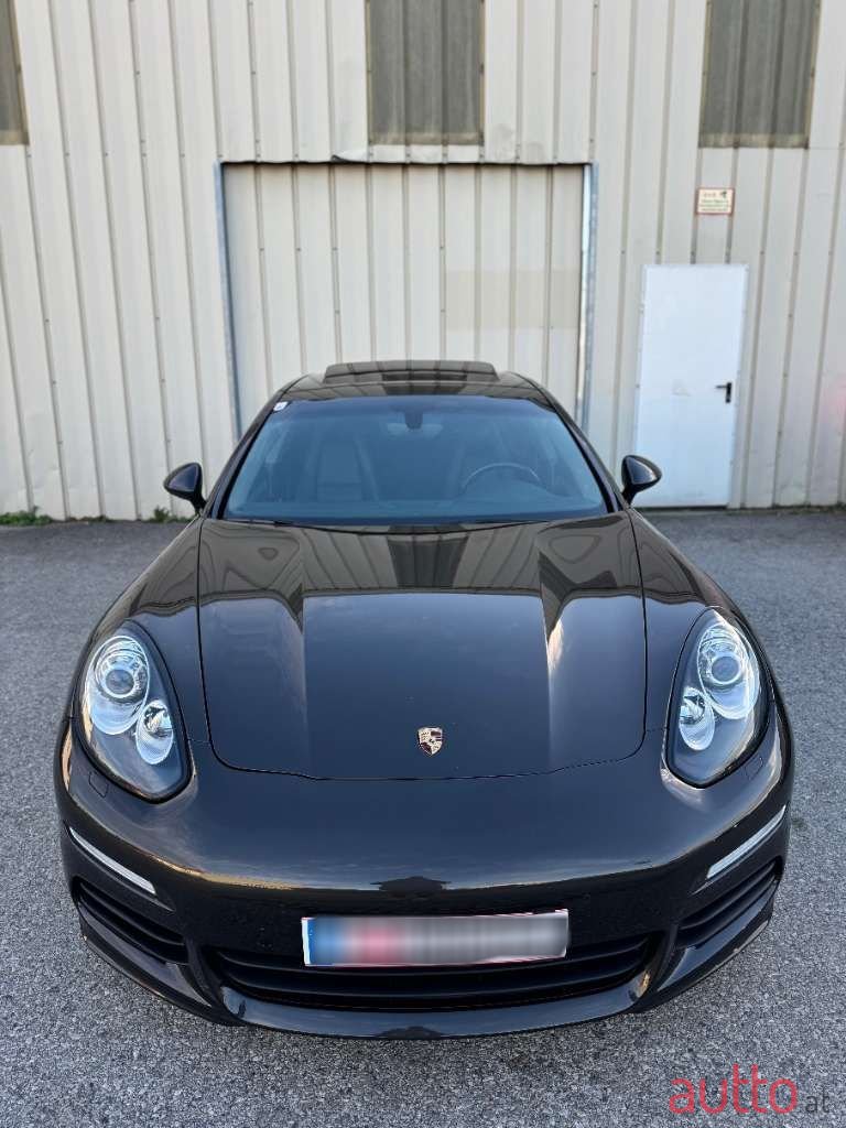 2013' Porsche Panamera photo #2