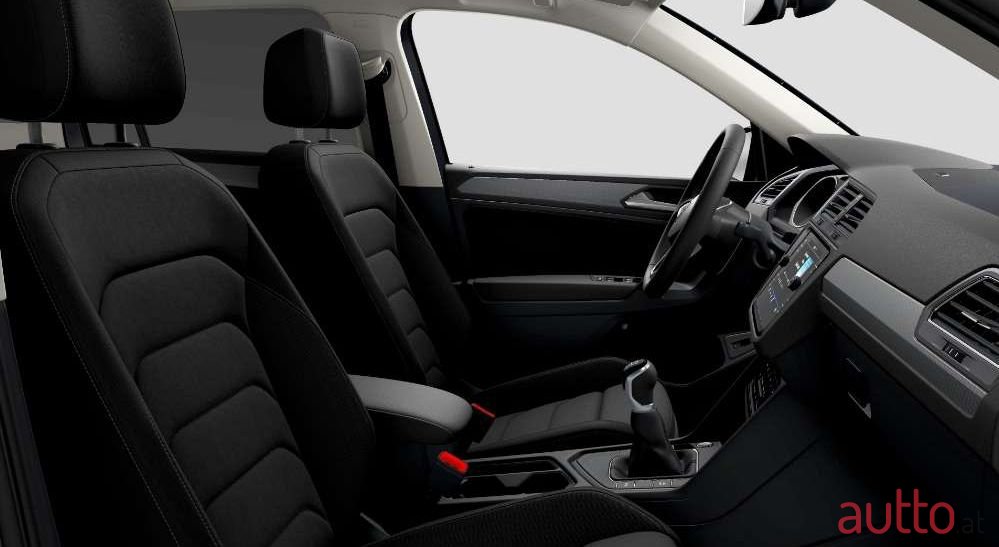 2022' Volkswagen Tiguan photo #4