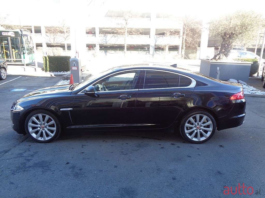 2014' Jaguar XF photo #6
