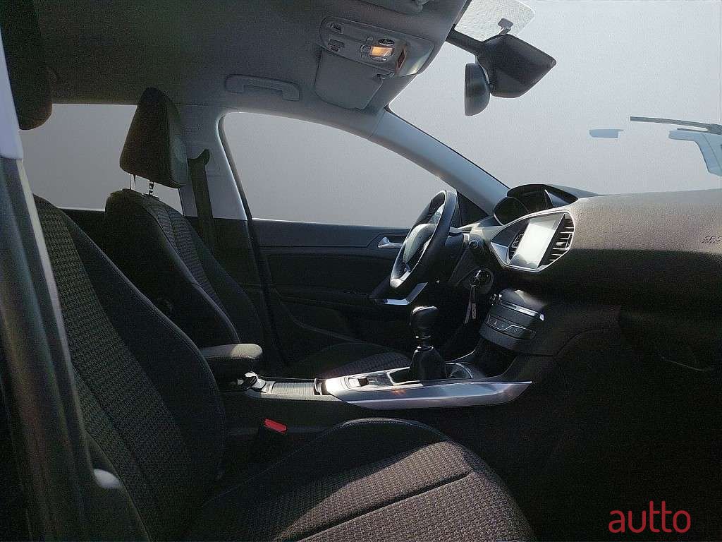 2020' Peugeot 308 photo #3