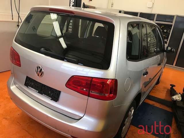 2015' Volkswagen Touran photo #5