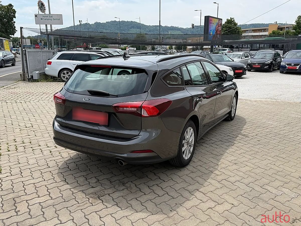 2022' Ford Focus photo #5