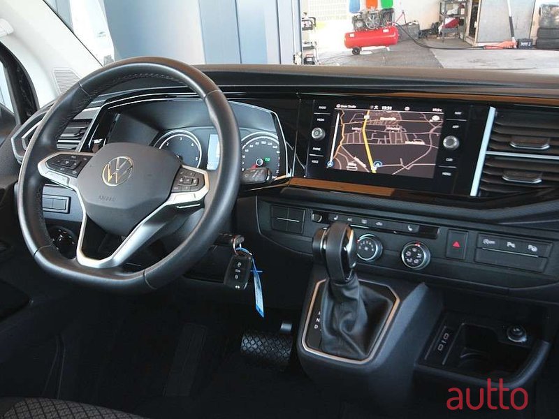 2021' Volkswagen Multivan photo #6