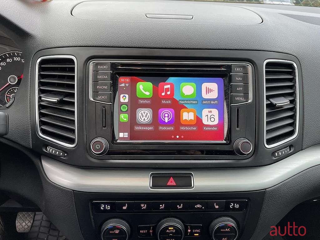 2016' Volkswagen Sharan photo #6