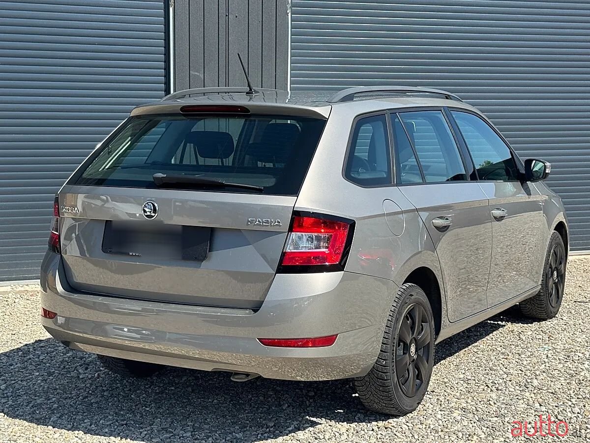 2019' Skoda Fabia photo #2