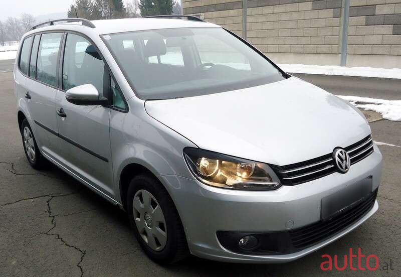 2012' Volkswagen Touran photo #4