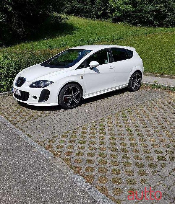 2011' SEAT Leon photo #1