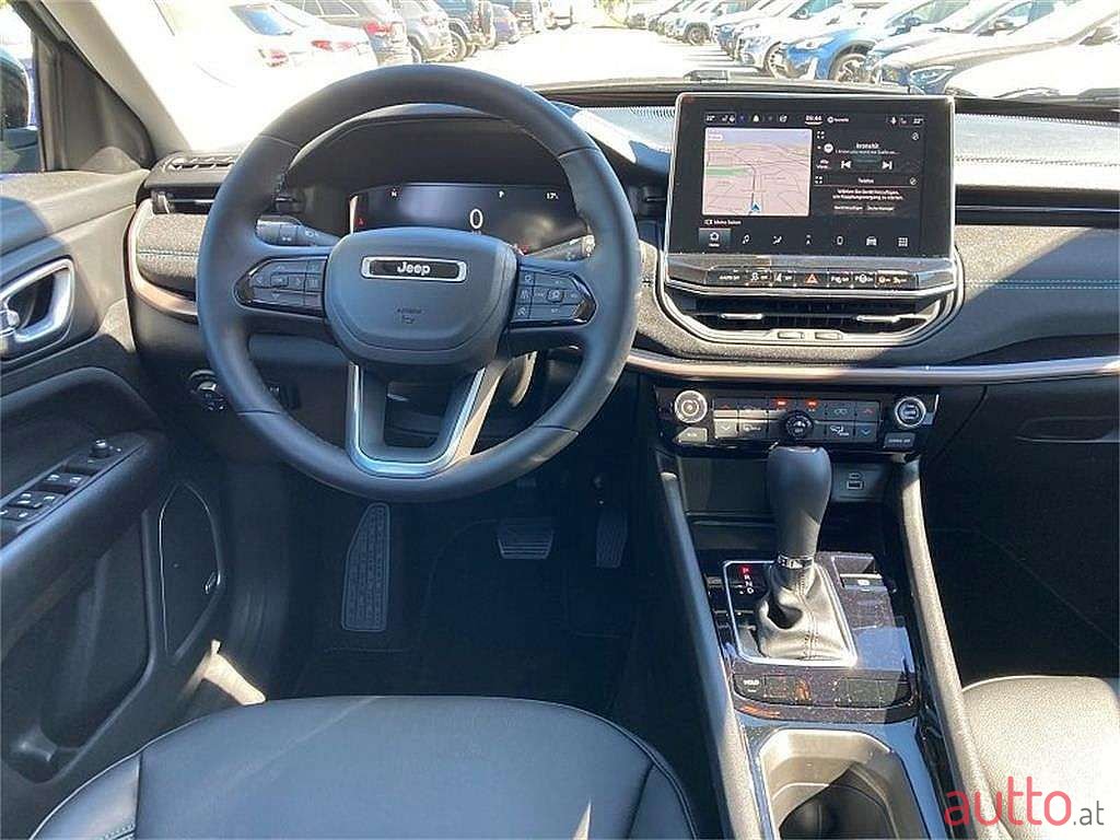 2022' Jeep Compass photo #3