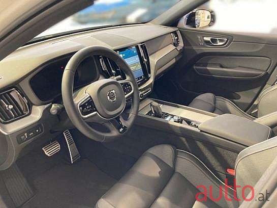 2022' Volvo XC60 photo #5