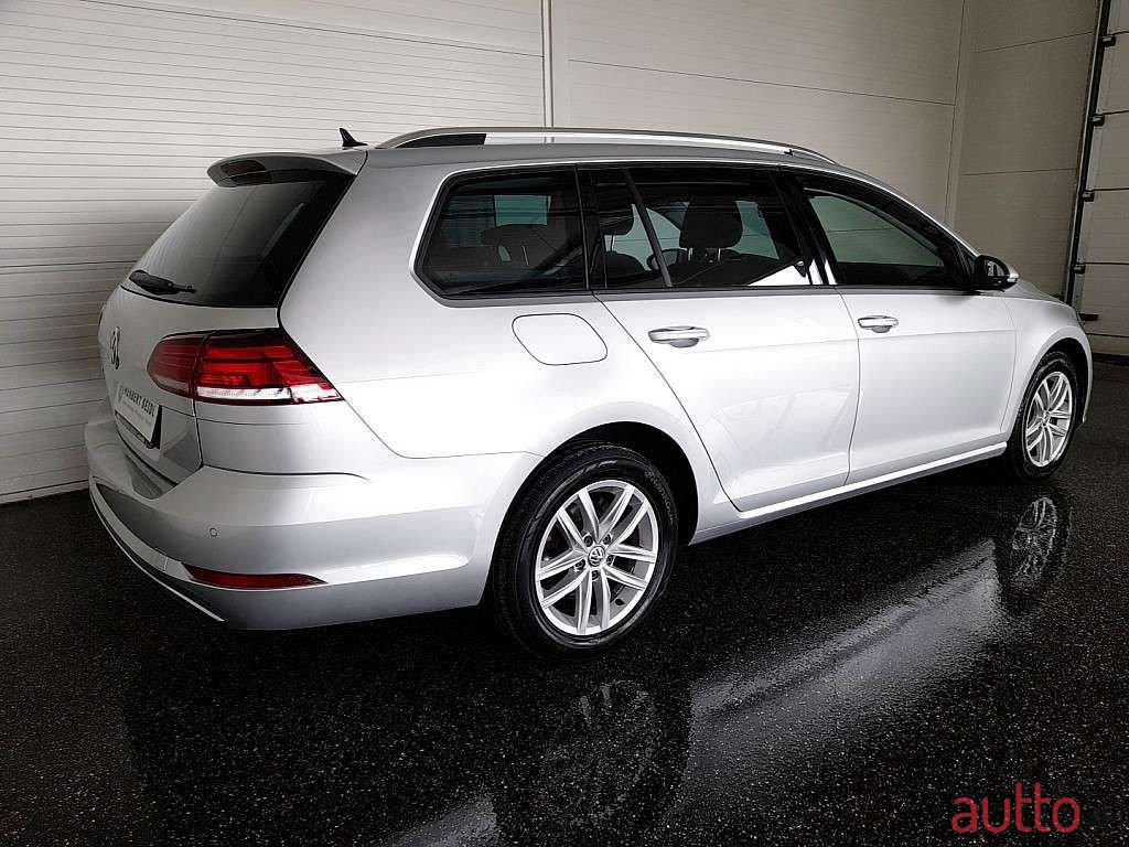 2019' Volkswagen Golf photo #1