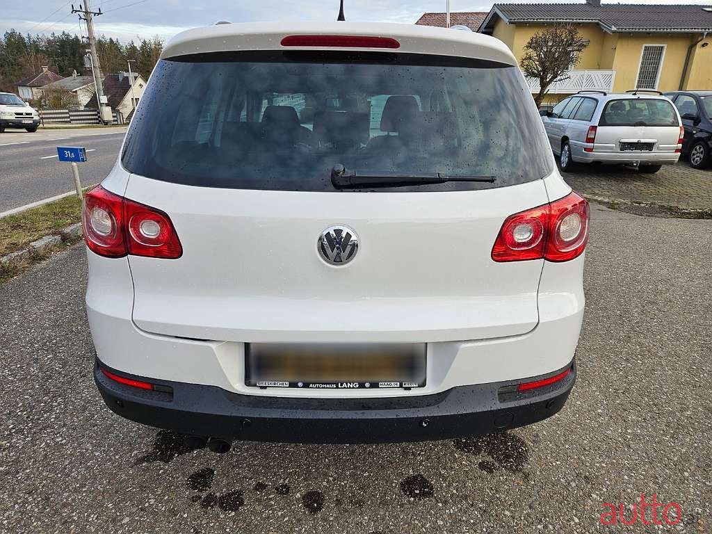 2010' Volkswagen Tiguan photo #6