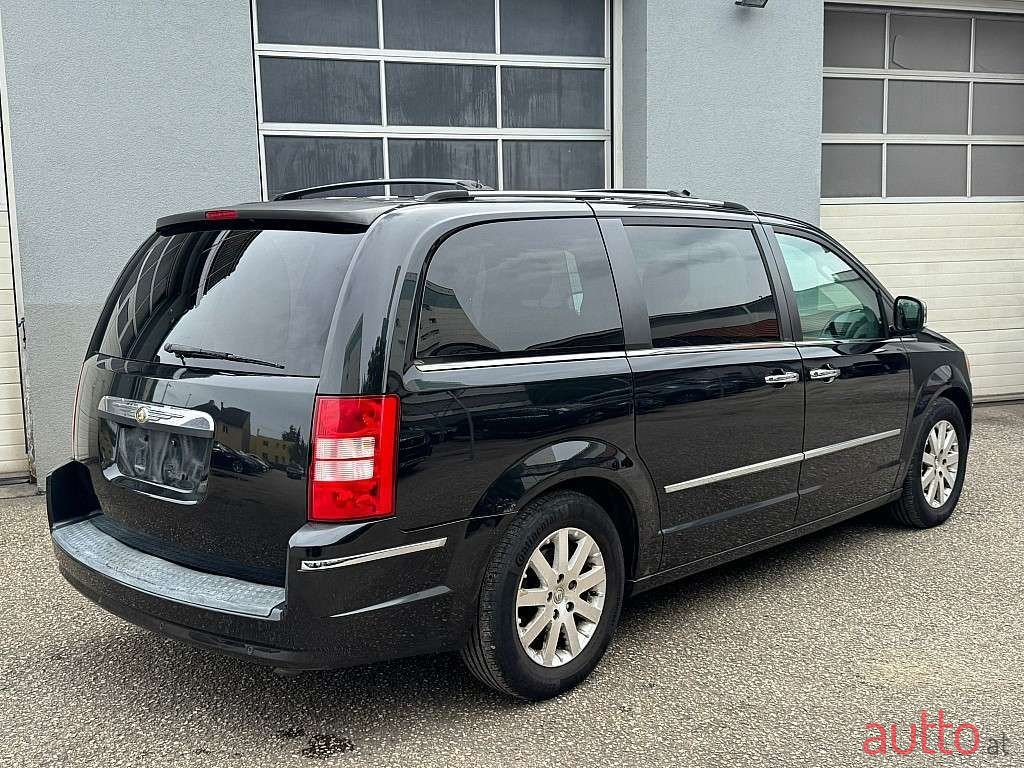 2009' Chrysler Voyager photo #6