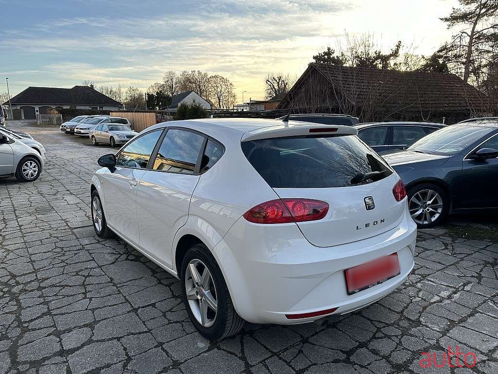 2011' SEAT Leon photo #6