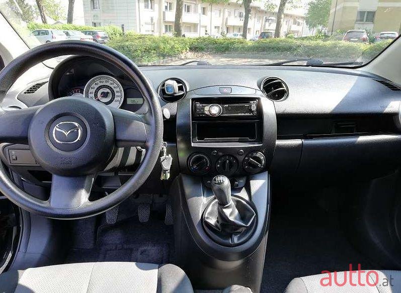 2009' Mazda Mazda2 photo #2