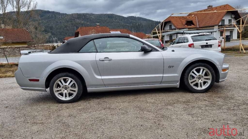 2005' Ford Mustang photo #6