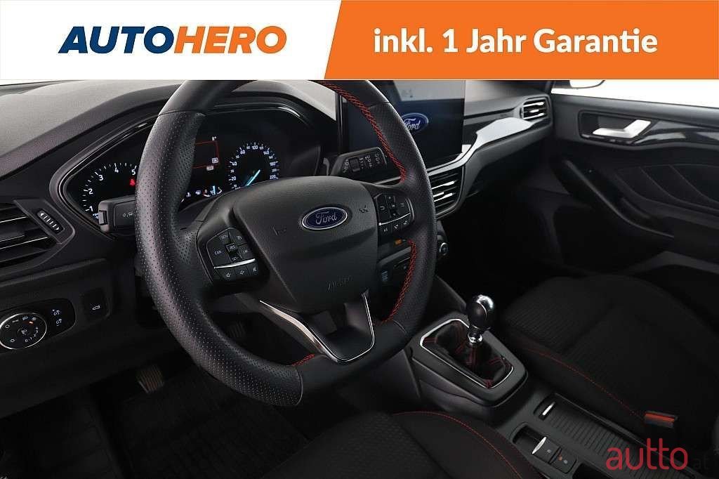 2022' Ford Focus photo #3