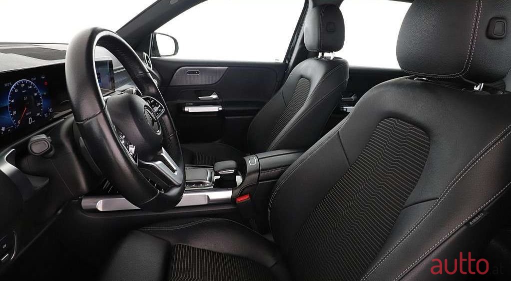 2021' Mercedes-Benz GLB photo #2