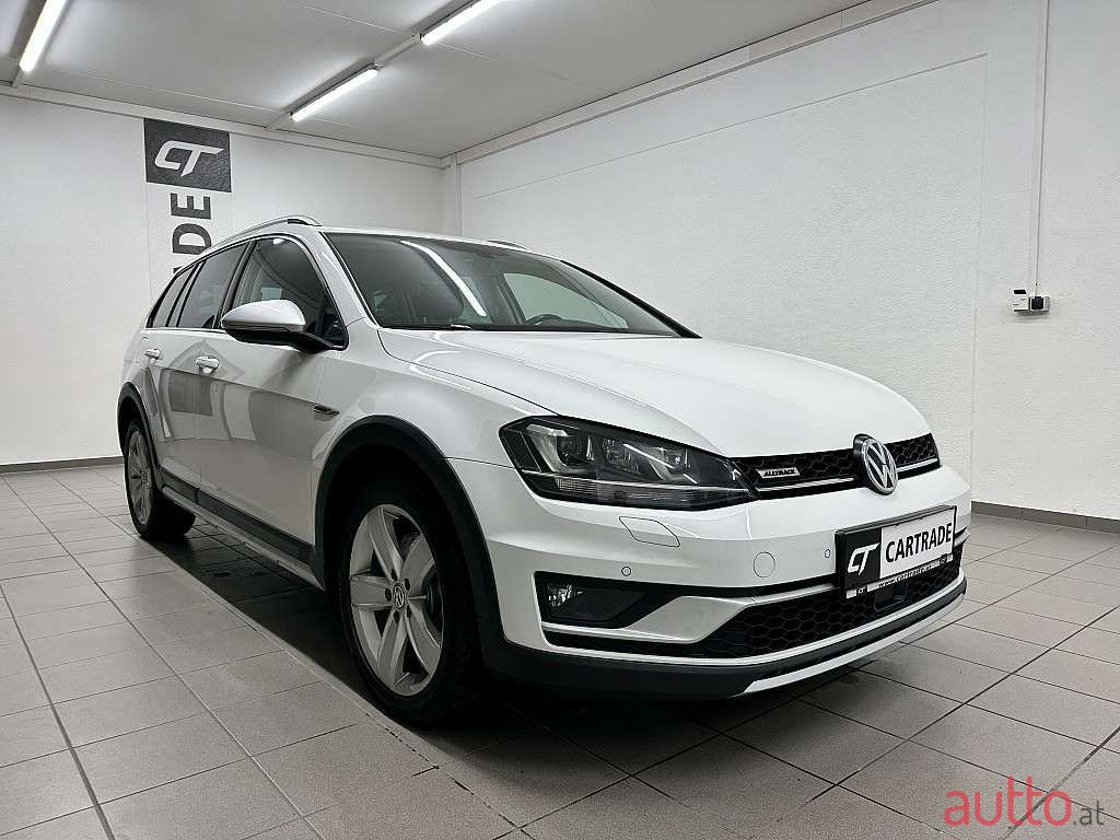 2017' Volkswagen Golf photo #3