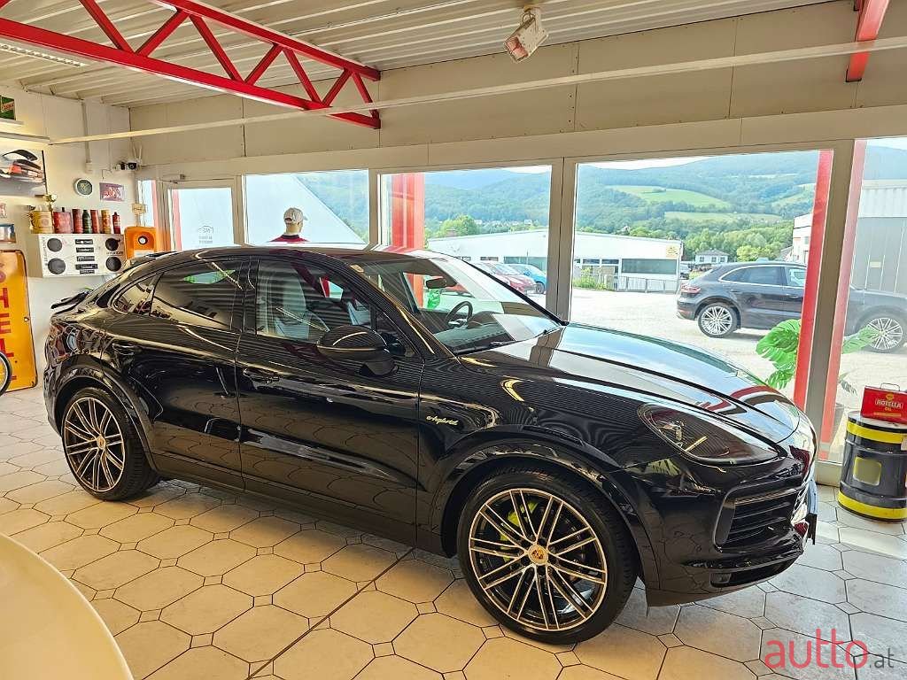 2019' Porsche Cayenne photo #5