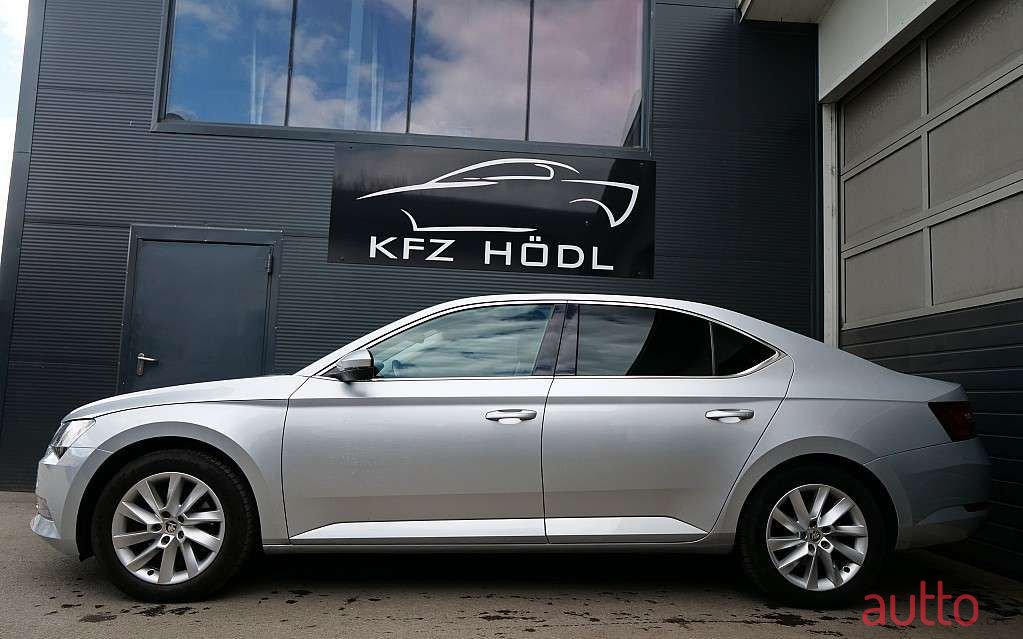 2017' Skoda Superb photo #5