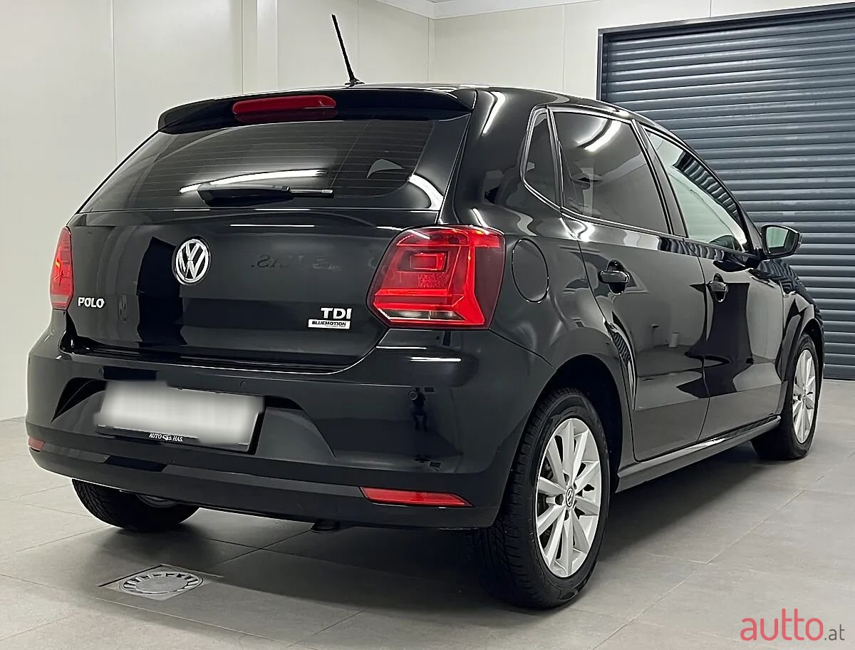2015' Volkswagen Polo photo #6