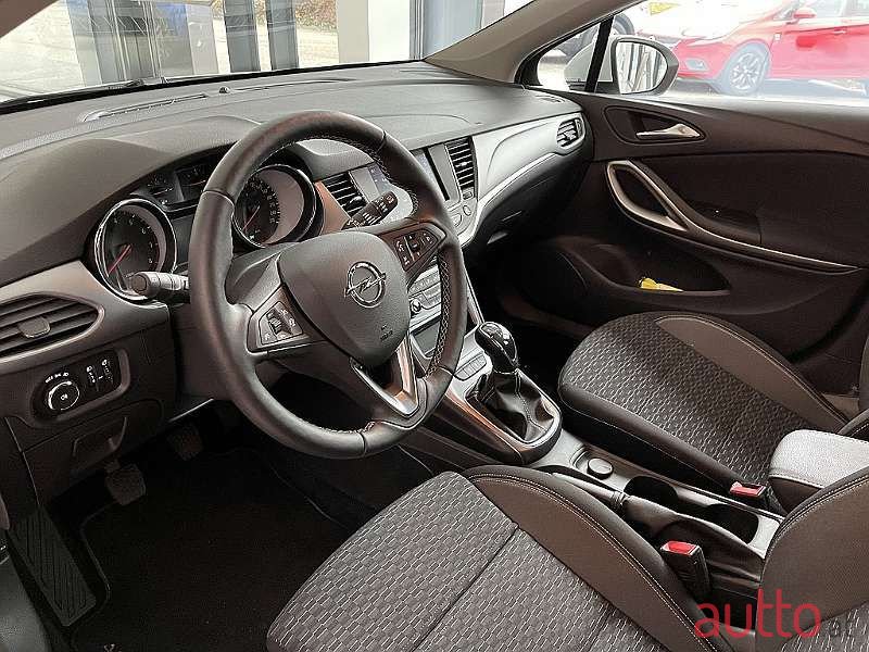 2019' Opel Astra photo #3