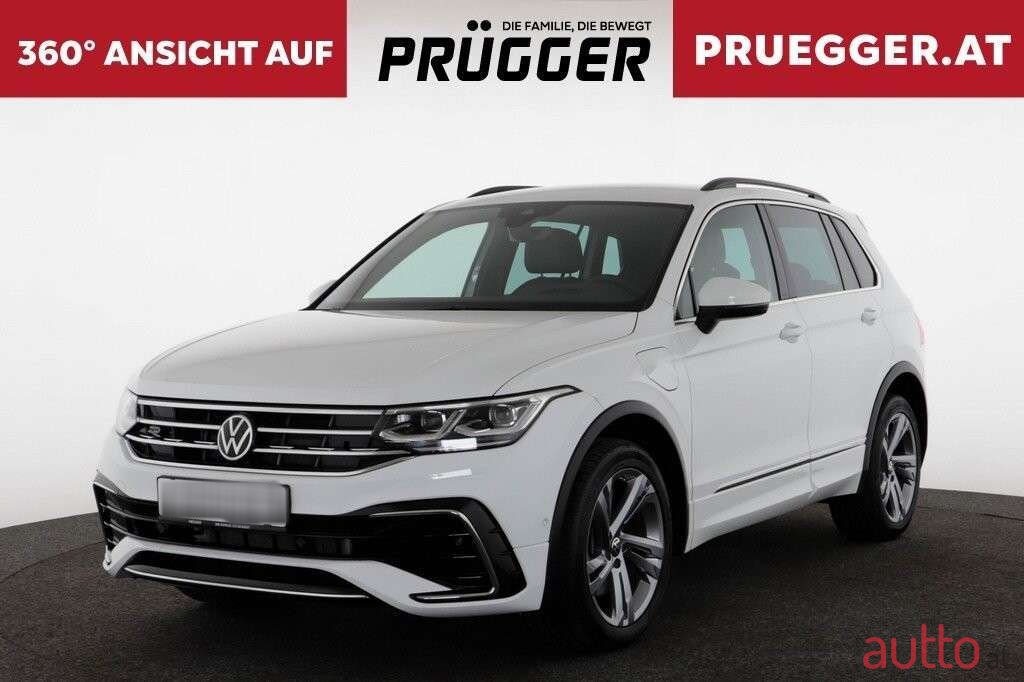 2022' Volkswagen Tiguan photo #1