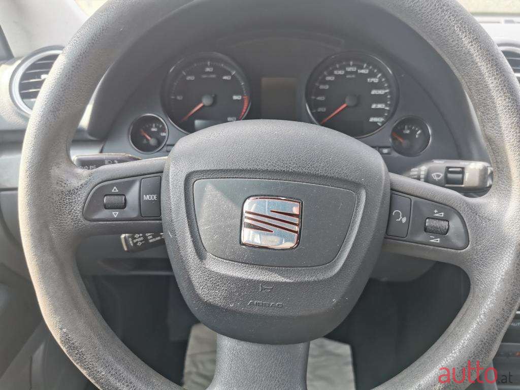 2011' SEAT Exeo photo #4