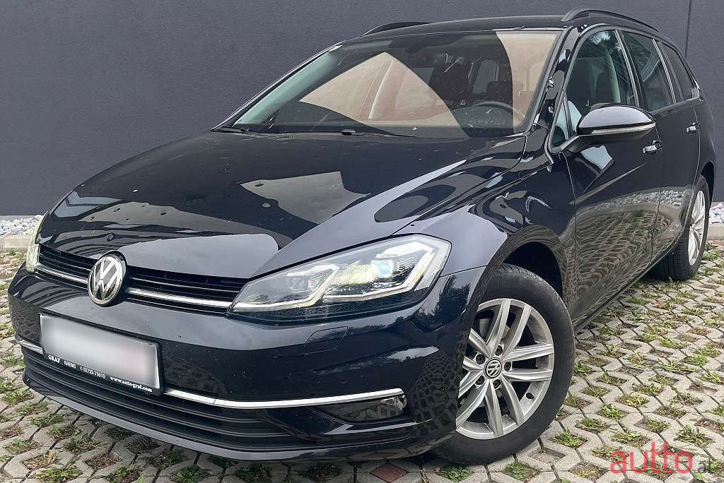 2019' Volkswagen Golf photo #2