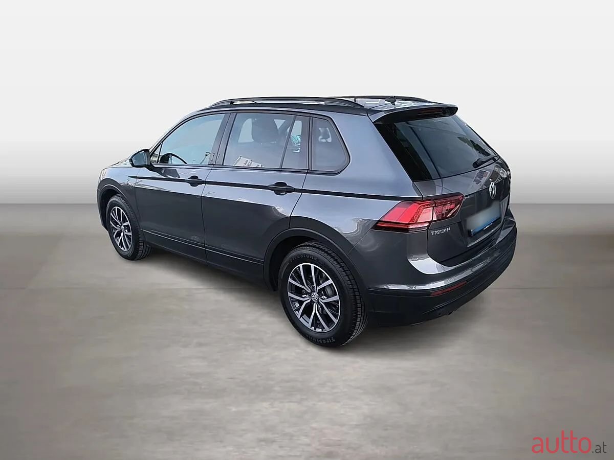 2017' Volkswagen Tiguan photo #3