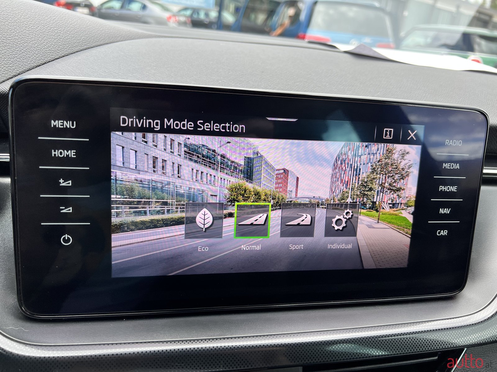 2020' Skoda Scala photo #5